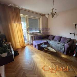 Izdaje se veoma lep jednoiposobni stan u neposrednoj blizini Bulevara.