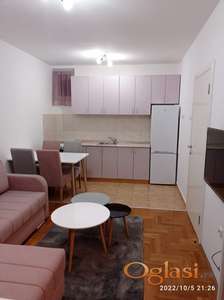 JAKO LEP STAN NA BULEVARU OSLOBOĐENJA – (ĆIRPANOVA)