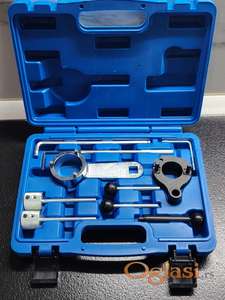 Alat za zupcenje VW, Audi 1.4 1.6 2.0 TDI  Alat je kompatibilan sa 1.4 1.6 2.0 TDI dizel motorima koji se nalaze u VW, Audi,Skoda,Seat vozilima. Set sadrzi razlicite delove potrebne za precizno pozicioniranje i zakljucavanje kljucnih komponenti motora tokom zamene zupcastog kaisa.    Audi: A1 (2015-2017), A3 (2009-2016), A3 Sportback (2009-2016), A3 Cabriolet (2009-2016), A3 Saloon (2013-2016), A4 (2013-2015), A4 Allroad (2013-2015), A4 Quattro (2013-2015), A5 (2013-2015), A5 Coupe (2013-2017), A5 Cabriolet (2013-2017), A5 Sportback (2013-2017), A6 (2011-2017), Q3 (2013-2015), Q5, (2013-2015), TT (2014-2017) Seat: Alhambra (2010-2017), Leon (2012-2017), Leon ST (2013-2017) Skoda: Octavia III (2013-2017) Volkswagen: CC (2015-2017), Golf VI (2009-2013), Golf VII (2012-2017), Golf VII Estate (2013-2017), Golf Alltrack (2014-2017), Golf SV/Sportsvan (2014-2017), Passat (2011-2017), Passat Alltrack (2015-2017), Sharan (2011-2017), Tiguan (2010-2015)   Kod motora:    CLHA / CLHB / CRKA / CRKB / CUNA / CRBC / CRLB / DCXA / CUAA / DDAA / CUSA / CUSB / CUTA / CRFA / CRFC / CRBD / CNHA /CNHC / CSUD / CSUE / CKFC / CKFB / CUPA / CRLC / CRMB / CRVA / CRVC / CSUA / CSUB  Ukoliko zelite da porucite Posaljite poruku  1 Ime i prezime 2 Ulica i broj 3 Mesto i postanski broj 4 Broj telefona za kontakt