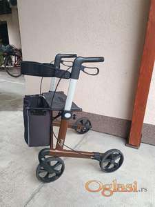 Hodalica sa naslonom i torbom za niže osobe ili decu