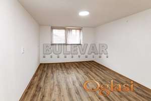 Garsonjera, Šojka, Pravni Fakultet