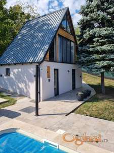 Kuca sa bazenom u vikend naselju Glavica