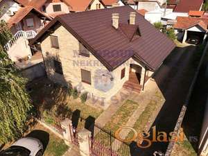 Odlična kuća sa dvije stambene jedinice u Rumenci!