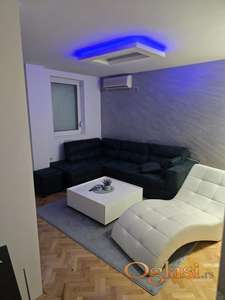 Izdaje se odličan stan na Vizantijskom bulevaru, 63m2