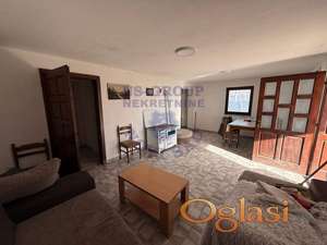 Odlična pozicija! Sam ulazak u Kać!