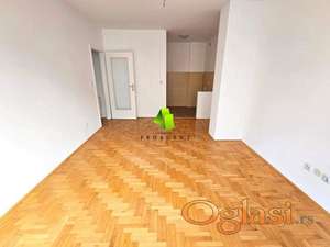 Neuseljavan jednoiposoban stan u modernom stambenom kompleksu na atraktivnoj lokaciji na Bulevaru Nemanjića ID#7244