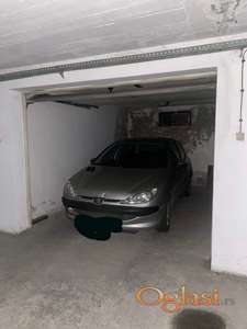 Odmah useljiva garaza u Pap Pavla