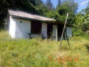 Uknjižen plac na lepoj lokaciji u Sremskoj Kamenici.