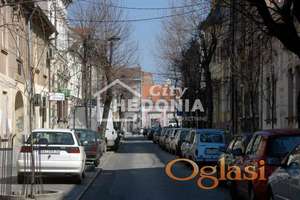 Funkcionalan dvoiposoban salonac u centru Zemuna ID#6796