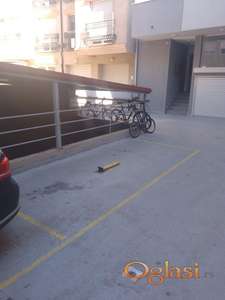 Izdajem parking mesto, širi centar Novi Sad