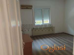 Izdaje se trosoban stan kao poslovni prostor kod Margera, 80m2!