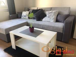 Izdaje se uređena garsonjera sa velikom terasom – Rotkvarija, 28 m²