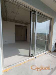 Novi dvosobni stan u Bečićima. Pogled