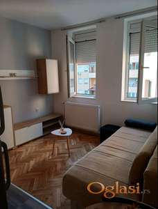 SOCIJALNO IZDAJE SE NAMEŠTENA GARSONJERA