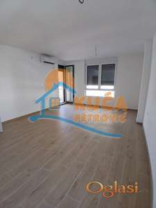 Izdaje se poslovni prostor prostor sa dva parking mesta, 83m2