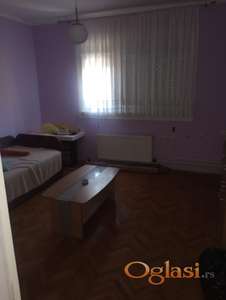 Na prodaju kuća na sprat u Indjiji