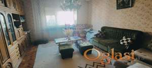 Odlična porodićna kuća na jednom od najlepših i najvišljih delova urbanog dela Sremske Kamenice.