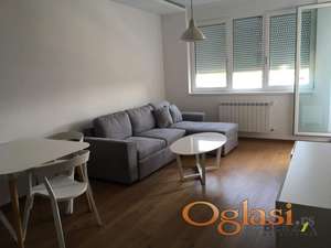 Perfektan dvosoban stan na Bulevaru Evrope, BLOK D, garažno mesto