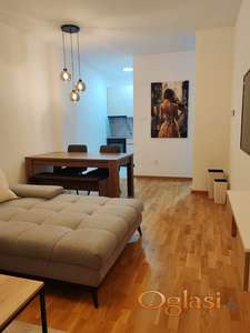 DVOSOBAN STAN U SQUARE GARDENU