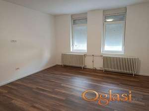 Kompletno renoviran dvorišni stan 79m2, Petrovaradin