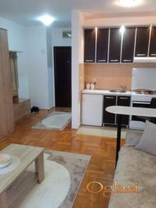 Izdajem stan u centru Novog Sada