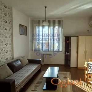 Lepa Garsonjera na Bulevaru Evrope