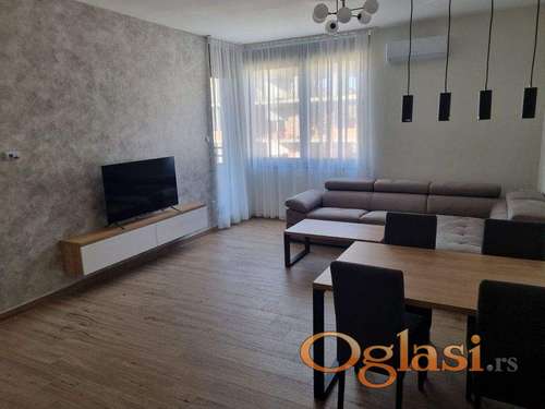 Odličan namešten - mogućnost kupovine garaže!