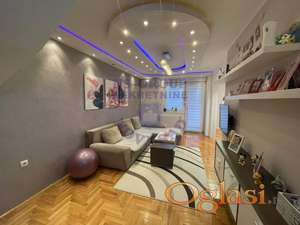 Trosoban stan na Novoj Detelinari,70m2