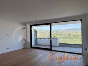 Izdaje se nov, luksuzan trosoban stan sa garažnim mestom