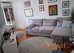 Izdaje se dvosoban stan površine 39m², smešten na 7. spratu zgrade u blizini Bulevara.