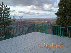 Prodaje se Novosadski „MAČU PIKČU“ . (unikatna gradjevina od 426m2 na placu od 15 ari)