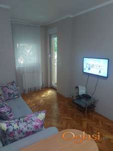 Odmah useljiv stan u centru Novog Sada – ulica Laze Kostića