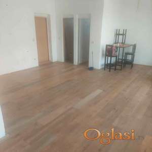 Izdajem poslovni prostor