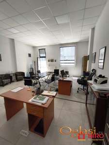 Nov, kvalitetan lokal u dvorišnom delu nove zgrade u samom centru grada!