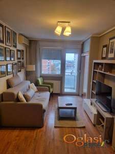  DVOSOBAN STAN NA BULEVARU 