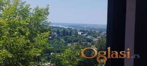 Plac Cardak-Sremska Kamenica. Plac sa panoramskim pogledom na Dunav, 30m front