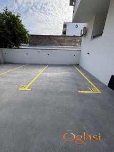 Prostrano parking mesto na Podbari