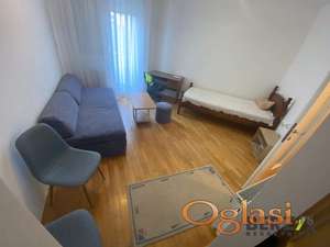 KOMPLETNO OPREMLJEN JEDNOSOBAN STAN NA GRBAVICI