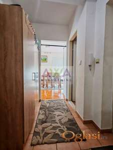 Sombor, širi centar – 54m², II sprat, lift, dve terase, gas