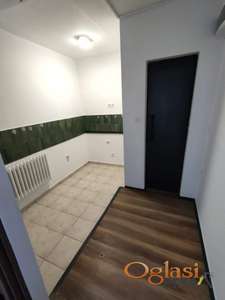  MALI ULIČNI LOKAL NADOMAK BULEVARA OSLOBOĐENJA