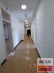 CENTAR-POSLOVNI PROSTOR SA PARKINGOM