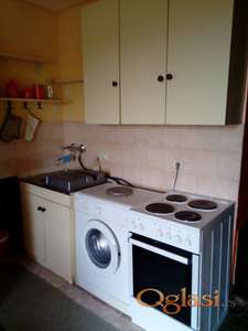 Двоипособан , два купатила и тоалета ,три терасе, две кухиње, три оставе