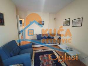 Izdaje se dvosoban stan preko puta Vojne Bolnice