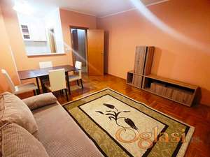 DVOSOBAN SA PARKINGOM, ODLIČAN STAN! USELJIV