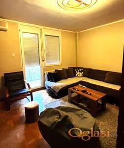 Izdaje se dvosoban stan u blizini Bulevara Oslobođenja – isključivo za studente