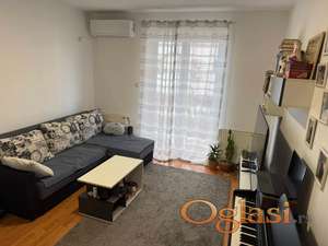 Dvoiposoban stan na granici Telepa i Adica