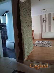 NA PRODAJU STAN U RUMI