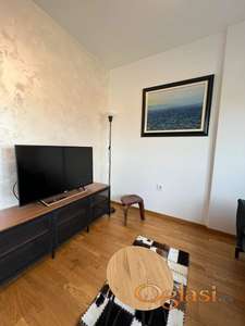 Prelepa i moderno opremljena garsonjera 27m2 (2.sprat)