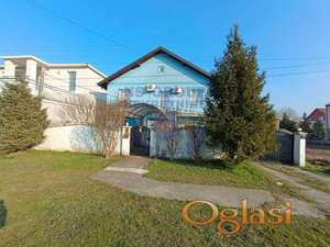 Odlična porodična kuća na Adicama.