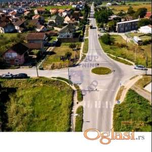 Plac na odličnoj poziciji, na samom početku Adica